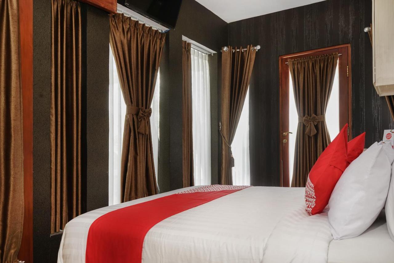 Super Oyo 444 Rafitha Homestay Baturetno Exterior foto